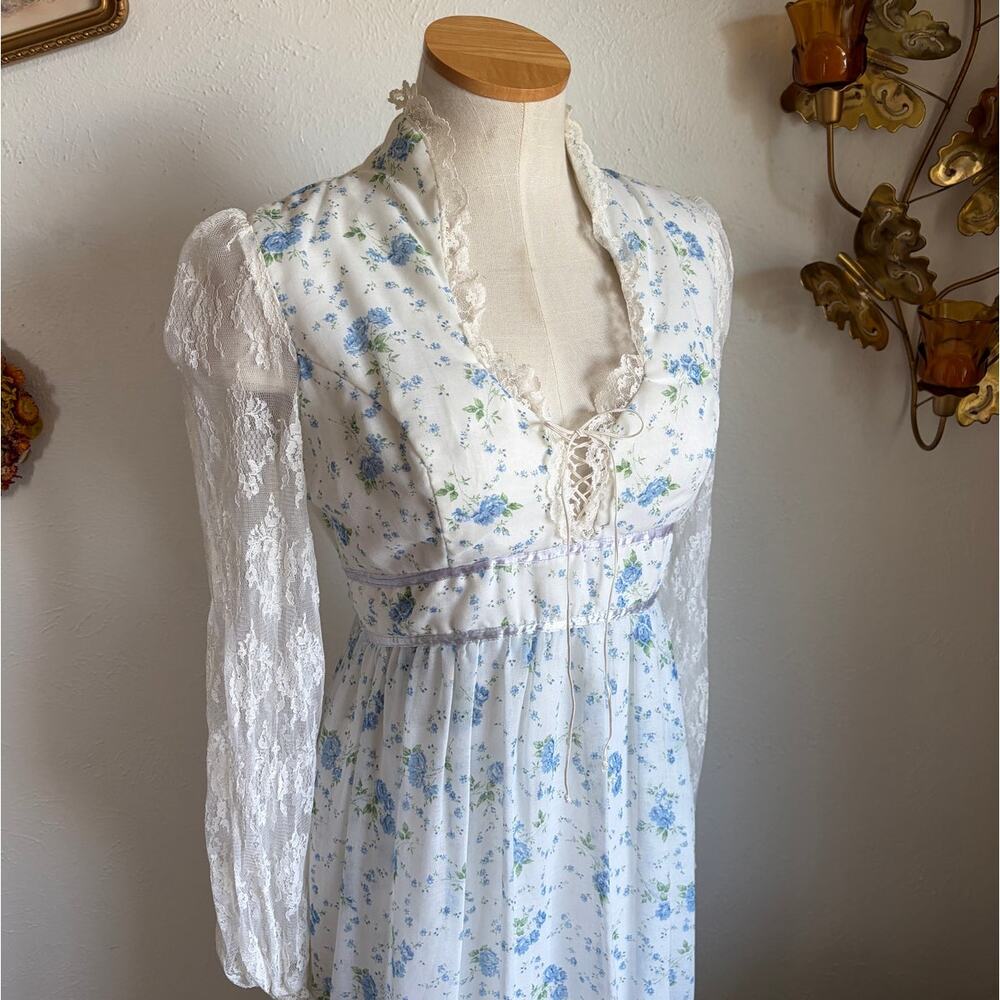 Vintage Floral Prairie Dress - Picture 2 of 7